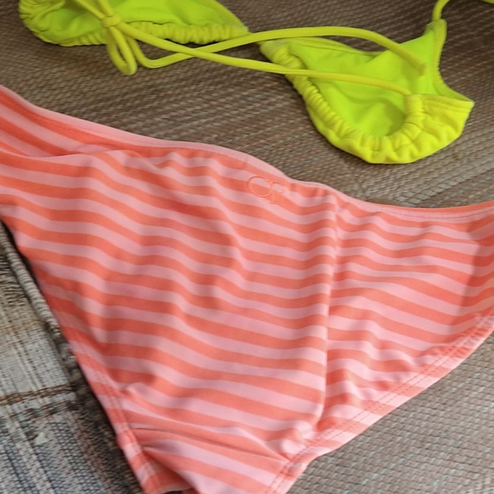 O.p bikini 👙 - Picture 2 of 3